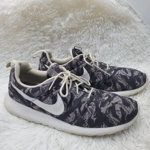 Nike Men's Roshe Run Print Tiger Camo Sneaker